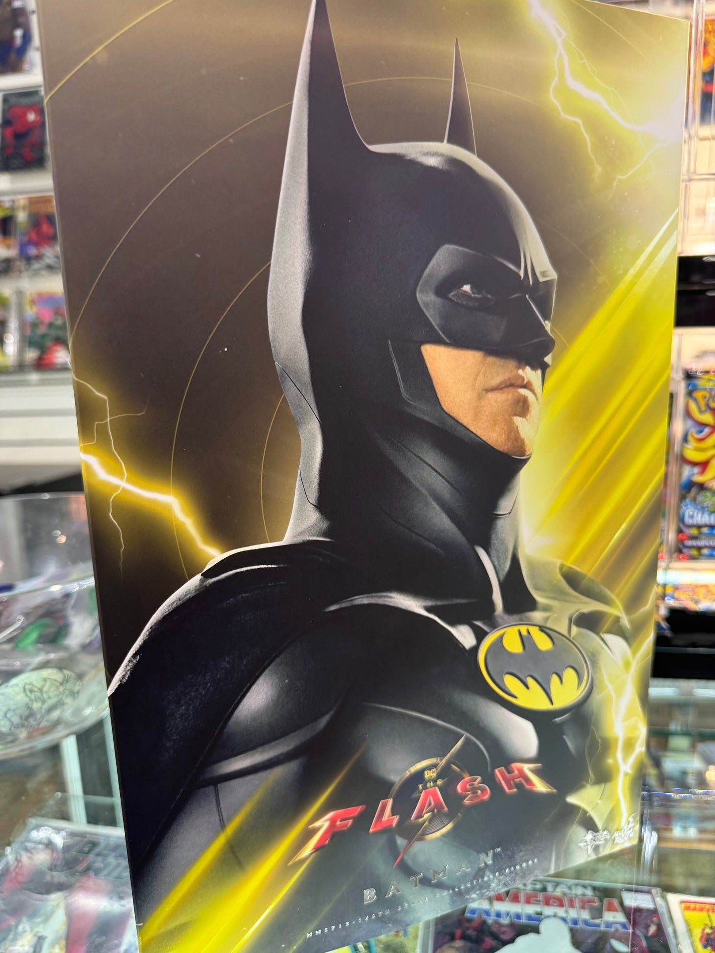 Batman (Modern Suit) Sixth Scale Figure Hot Toys