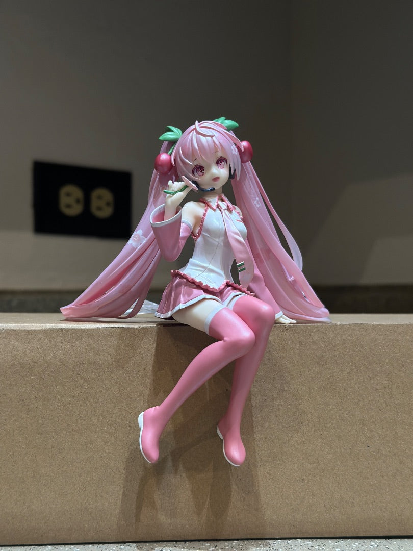 Hatsune Miku: Sitting Sakura Figure