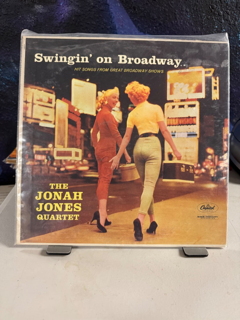 Swingin' on Broadway. HIT SONGS FROM GREAT BROADWAY SHOWS