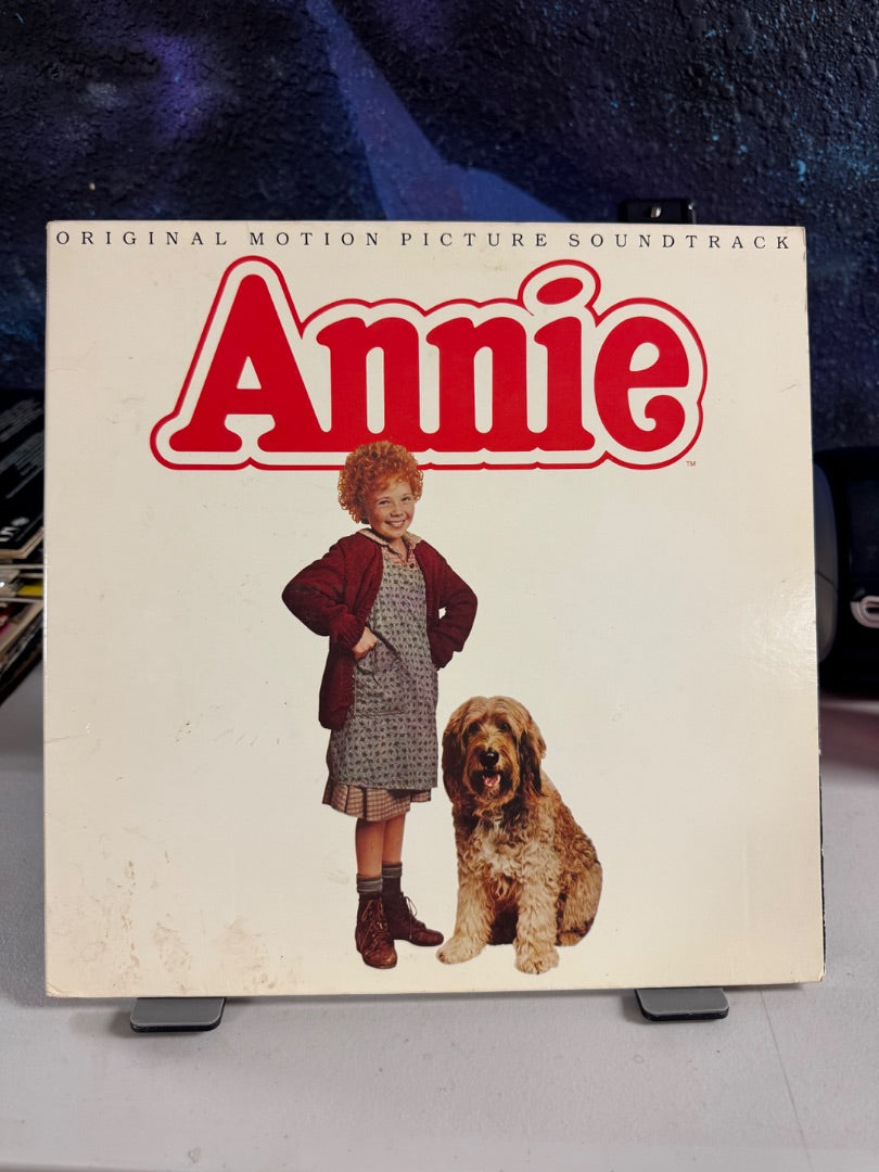 Annie and the Mystery of the Vanishing Locket