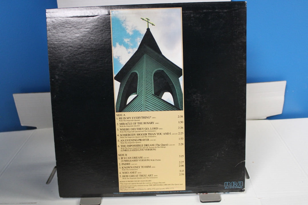 Elvis He walks besides me