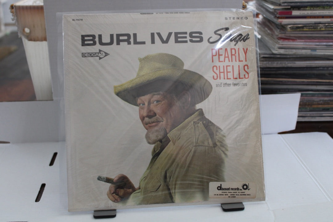 BURL IVES SINGS PEARLY SHELLS