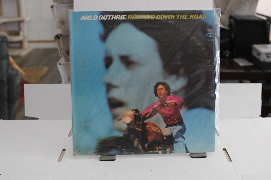 Arlo Guthrie – Running Down The Road -