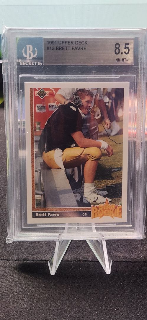 1991 Upper Deck #13 Brett Favre RC BGS 8.5