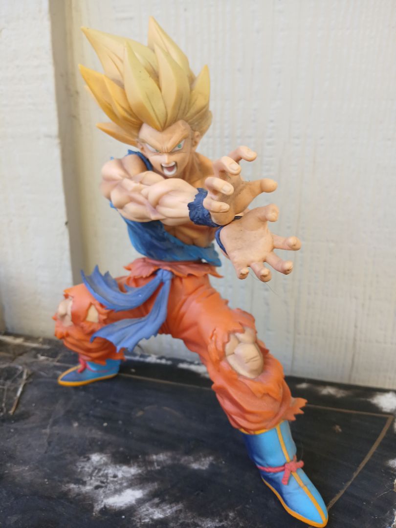 Goku figurine