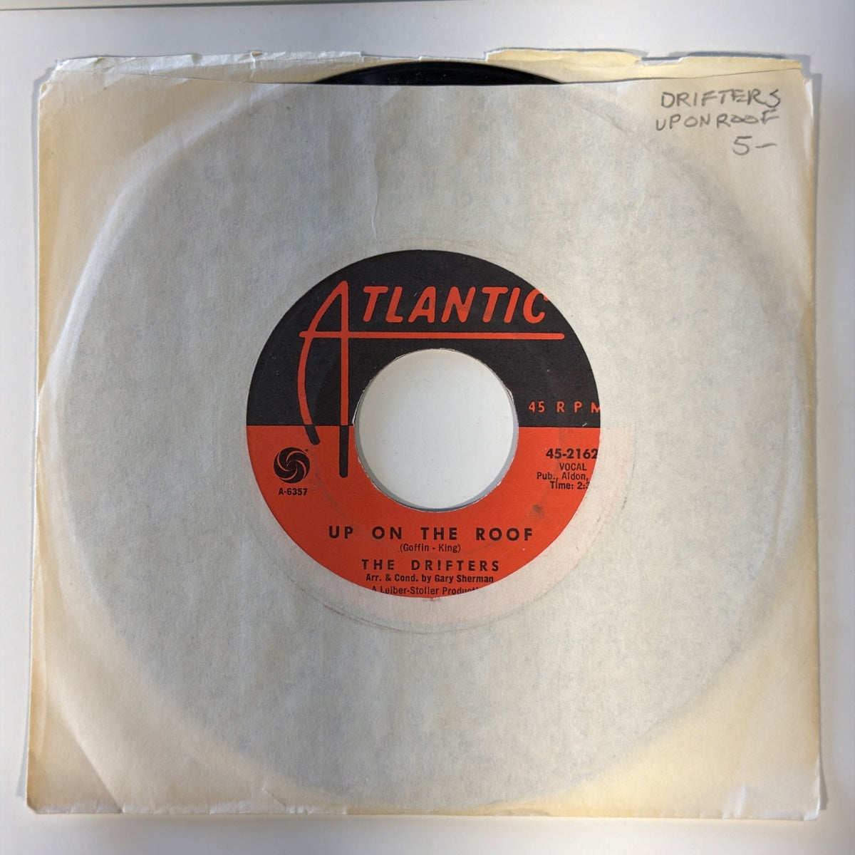 THE DRIFTERS - UP ON THE ROOF - Vinyl