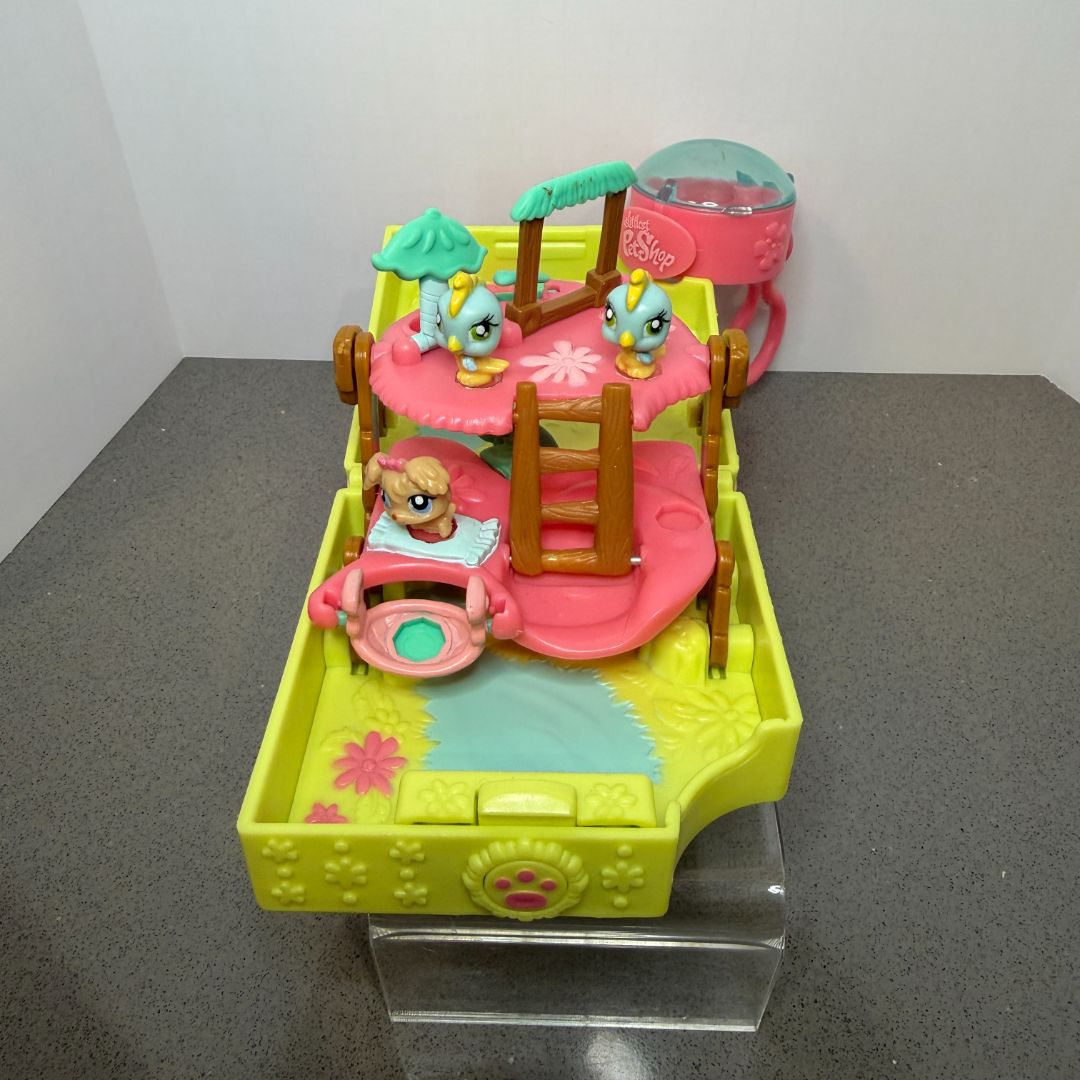 Teeniest Tiniest Pop-Out Playset