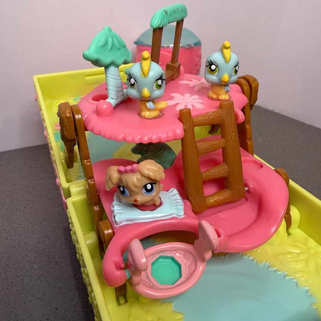 Teeniest Tiniest Pop-Out Playset