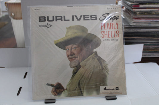 BURL IVES SINGS PEARLY SHELLS