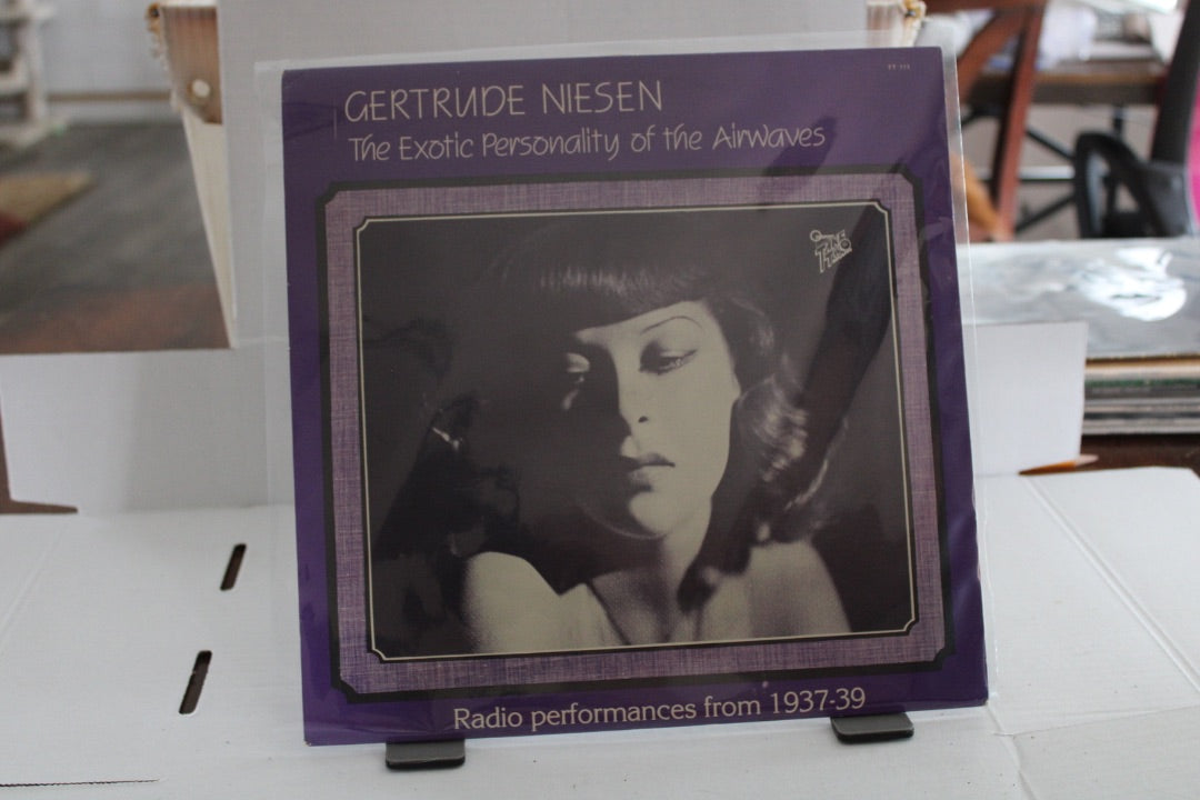 GERTRUDE NIESEN The Exotic Personality of the Airwaves