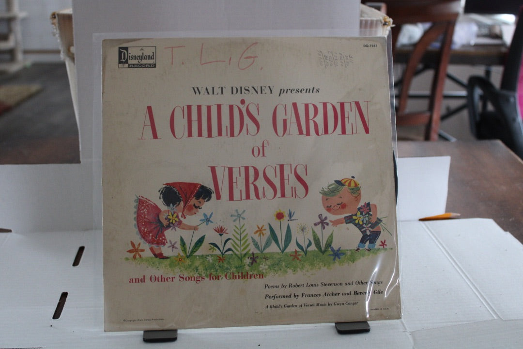 WALT DISNEY presents A CHILDS GARDEN of VERSES