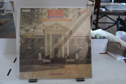 ELUIS RECORDED LIVE ON STACE IN MEMPHIS