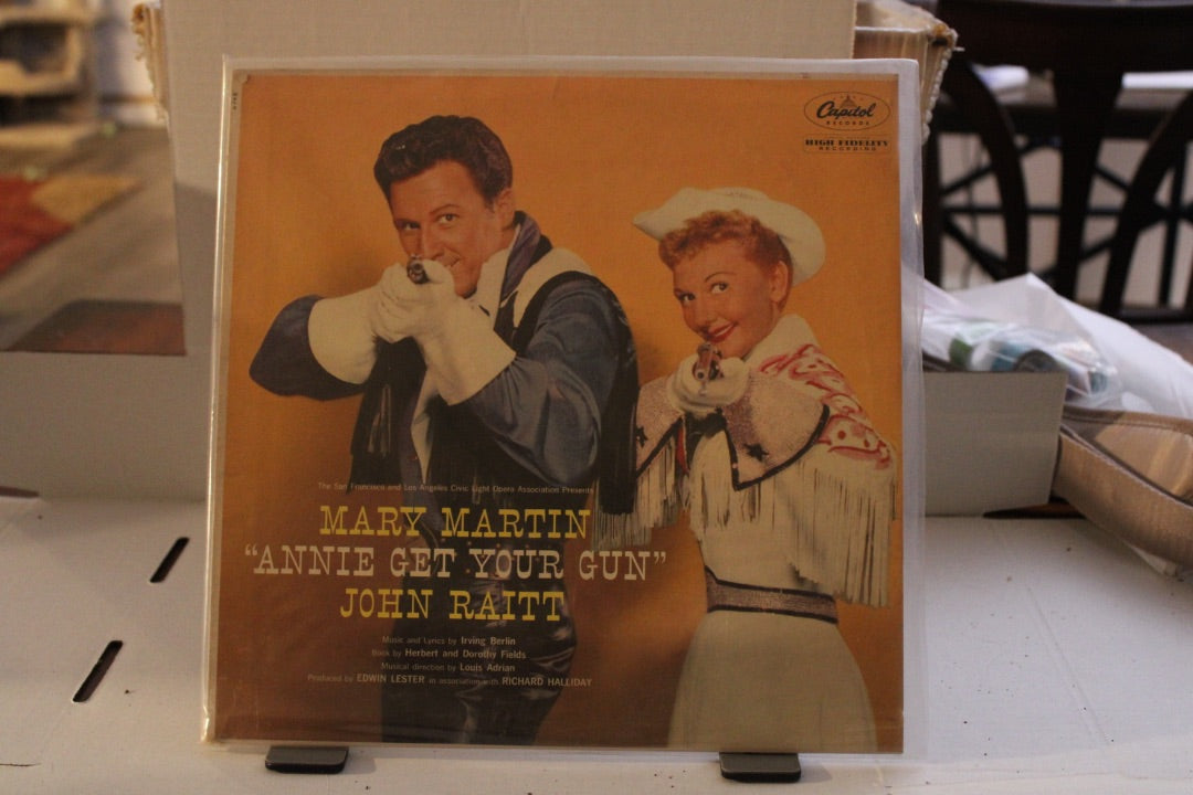 MARY MARTIN "ANNIE GET YOUR GUN"