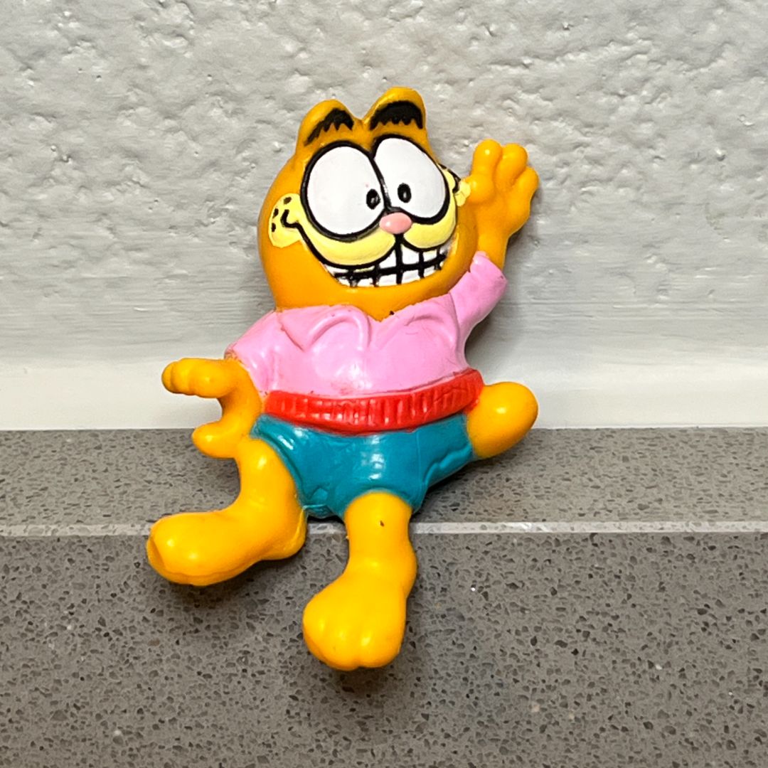 1981 Garfield Sitting