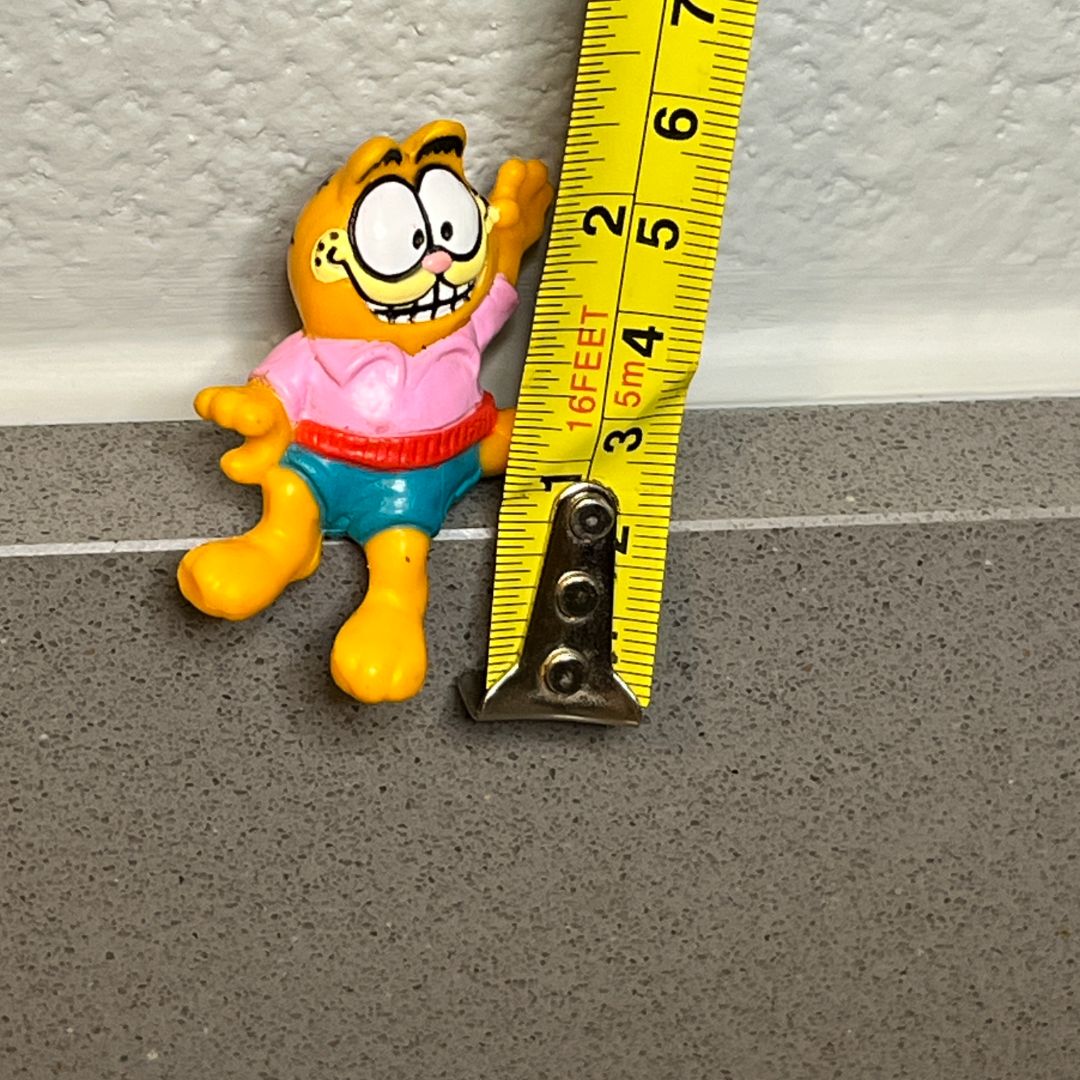 1981 Garfield Sitting