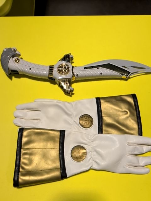 Power Rangers White Ranger Sabre and Gloves