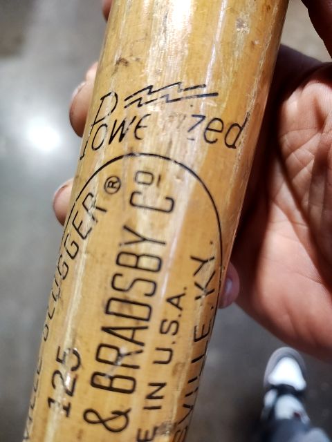 Eddie Mathews game used bat Louisville Slugger Legendary 500 home run club member. Blue from Folton County Stadium on bat. Heavy use