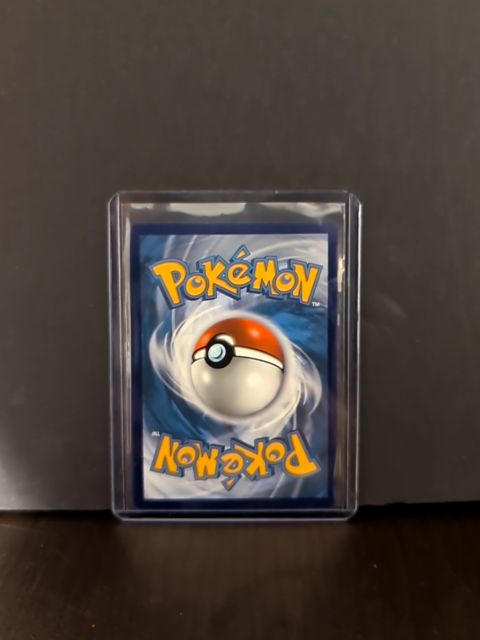 Pikachu V Vivid Voltage 043/185 Holo Ultra Rare