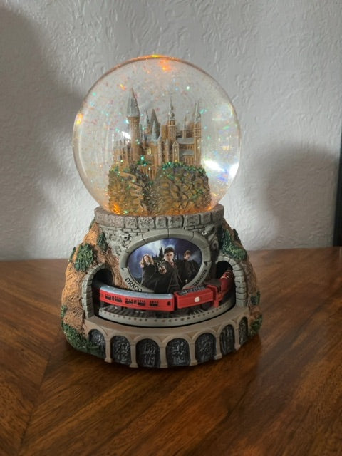 Harry Potter snowglobe