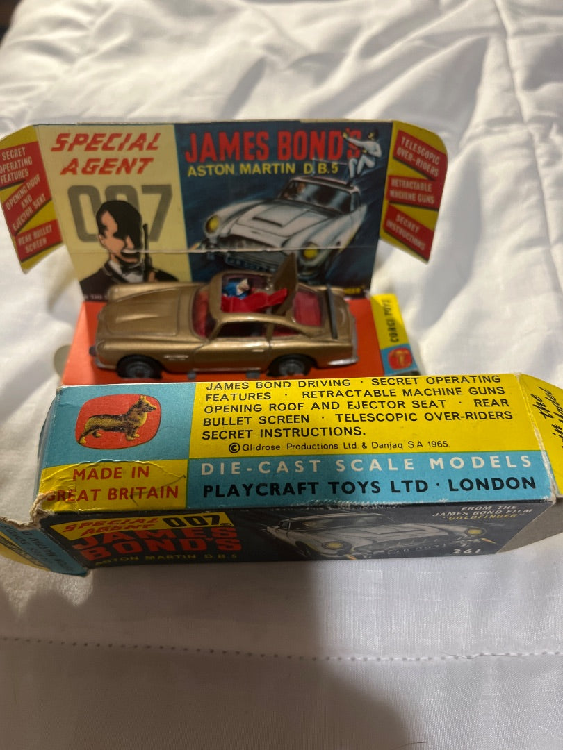 James Bond Aston Martin 261 corgi toys