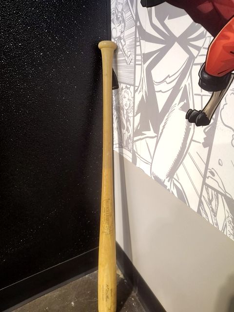 Eddie Mathews game used bat Louisville Slugger Legendary 500 home run club member. Blue from Folton County Stadium on bat. Heavy use