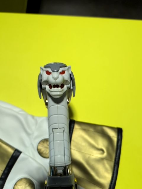 Power Rangers White Ranger Sabre and Gloves