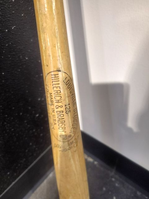 Eddie Mathews game used bat Louisville Slugger Legendary 500 home run club member. Blue from Folton County Stadium on bat. Heavy use