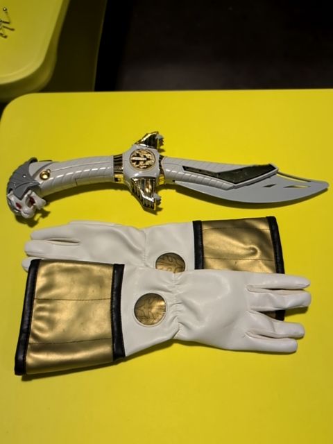 Power Rangers White Ranger Sabre and Gloves