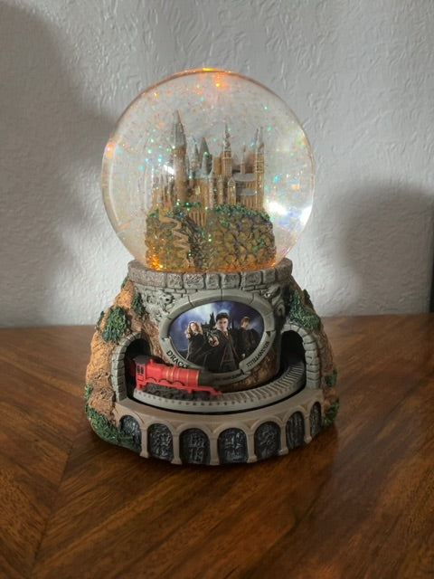 Harry Potter snowglobe