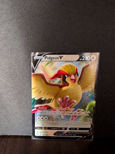 Holo Pidgeot V 137/196 Ultra Rare Lost Origin