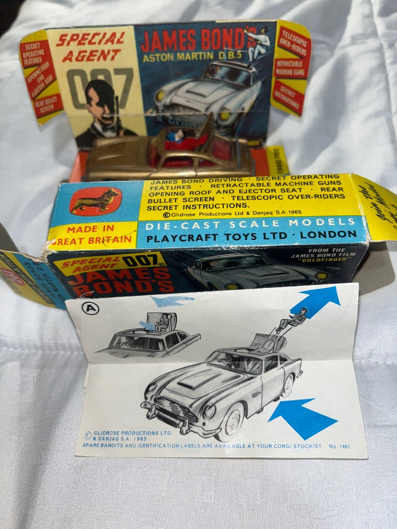 James Bond Aston Martin 261 corgi toys