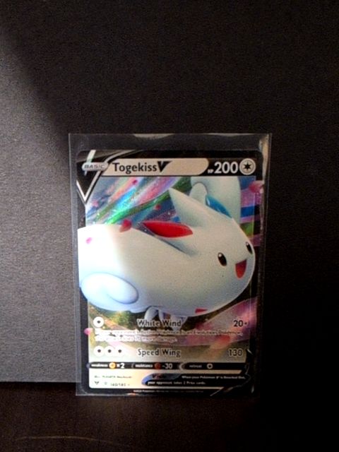 Togekiss V 140/185 Vivid Voltage NM Ultra Rare