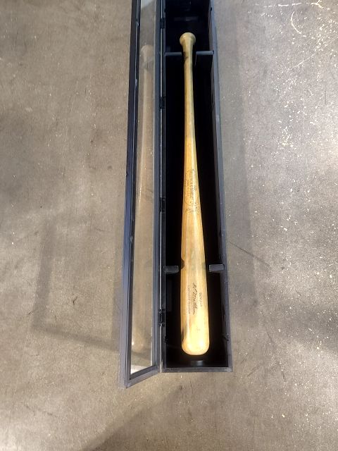 Eddie Mathews game used bat Louisville Slugger Legendary 500 home run club member. Blue from Folton County Stadium on bat. Heavy use